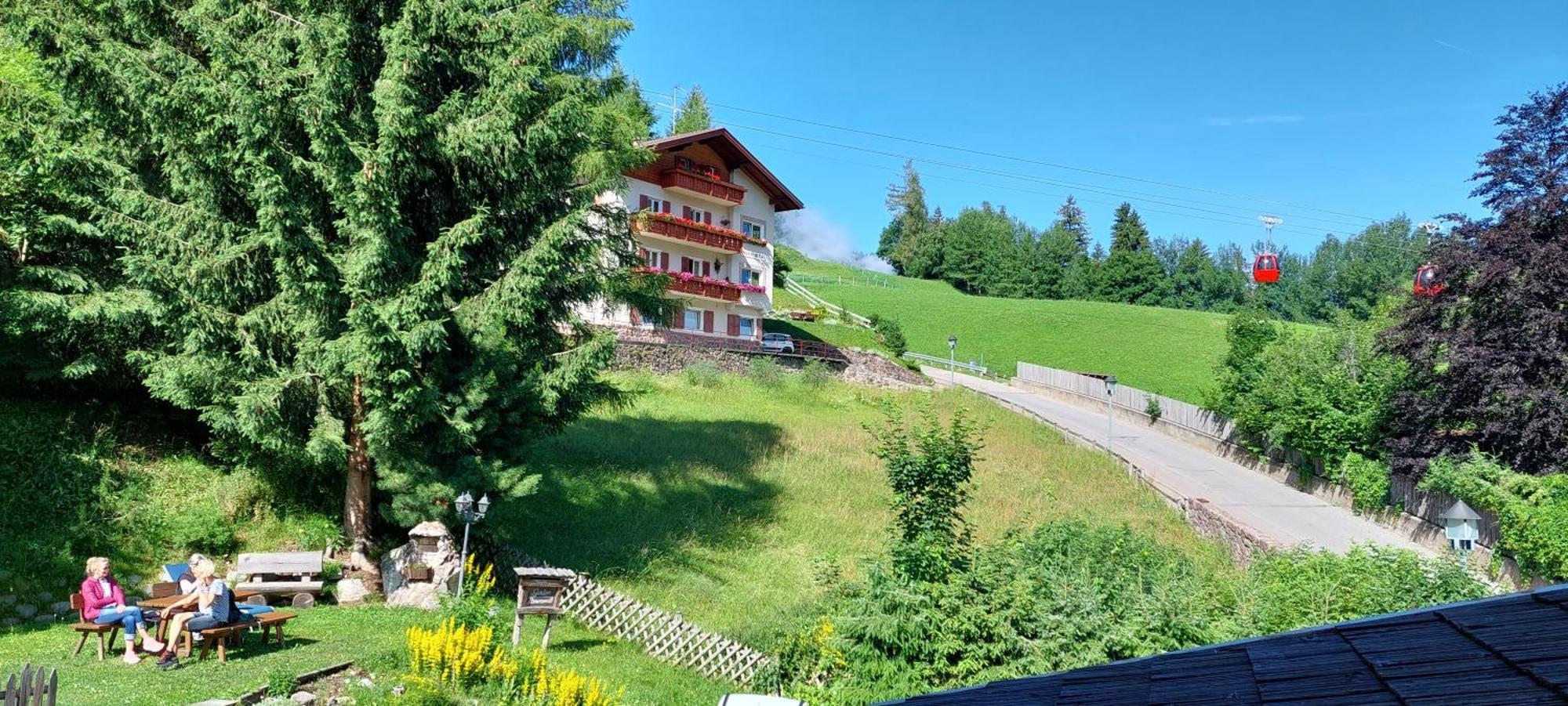 Garni Panoramik Hotel Ortisei Ngoại thất bức ảnh